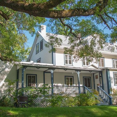 Отель Le Triangle De L'Ile Saint-Laurent-de-l'ile d'Orleans Экстерьер фото